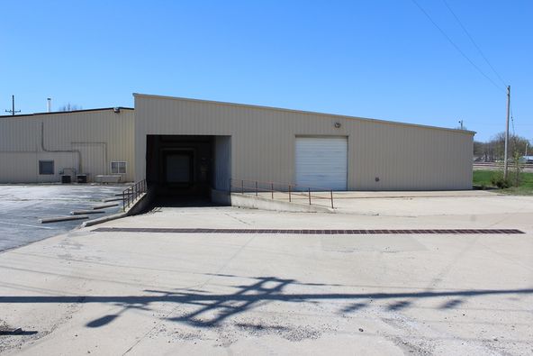 445 E Helm St, Brookfield, MO 64628